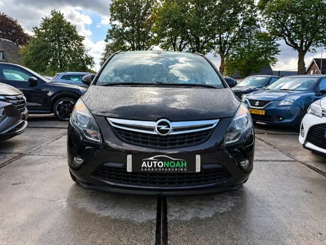 Opel Zafira Tourer tijdens aankoopkeuring door Autonoah